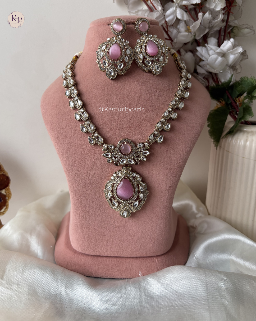 Madhvi Mehendi Polish Neckset