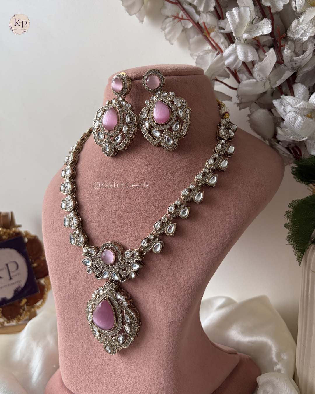 Madhvi Mehendi Polish Neckset