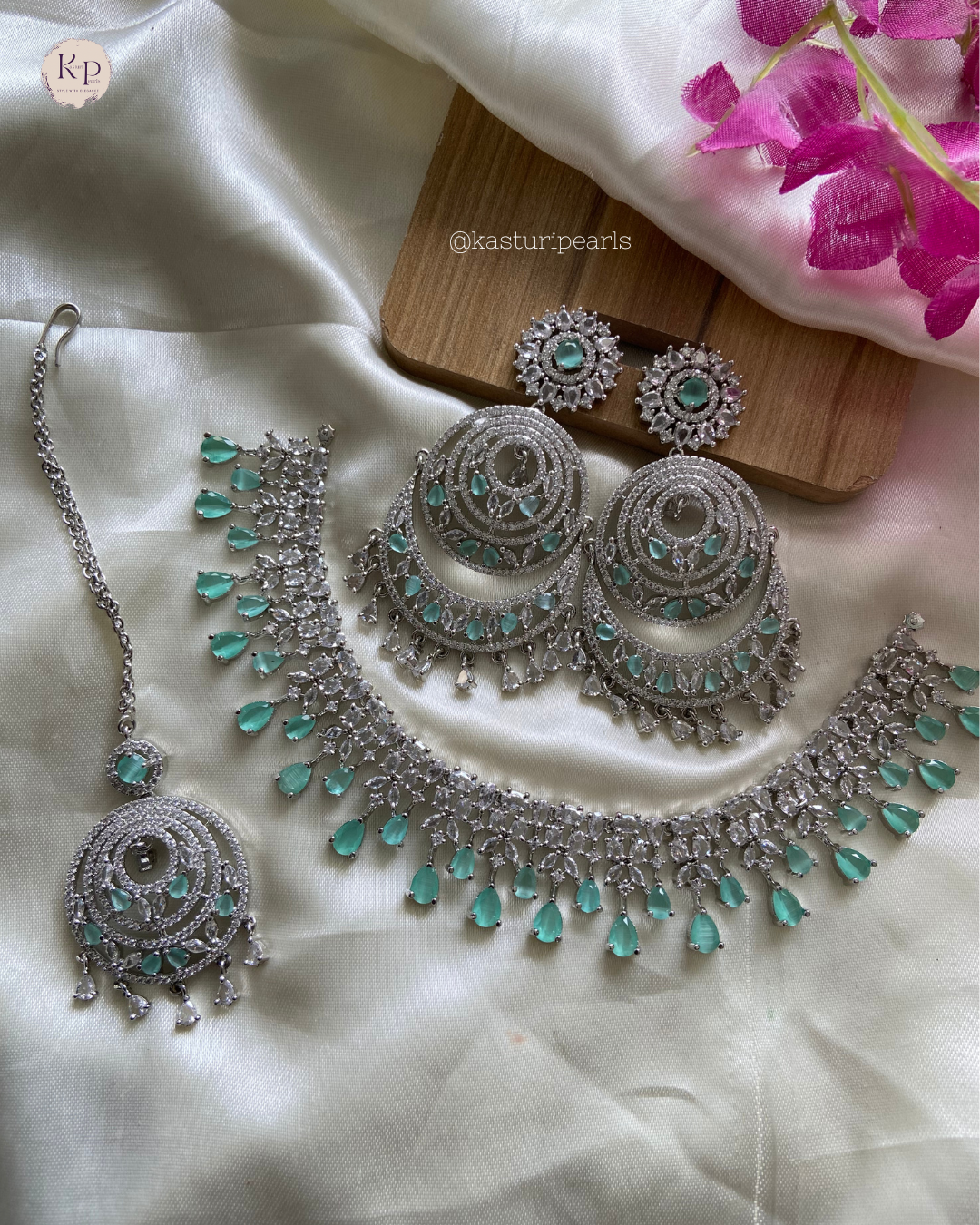 Mickey Mint Ad Neckset