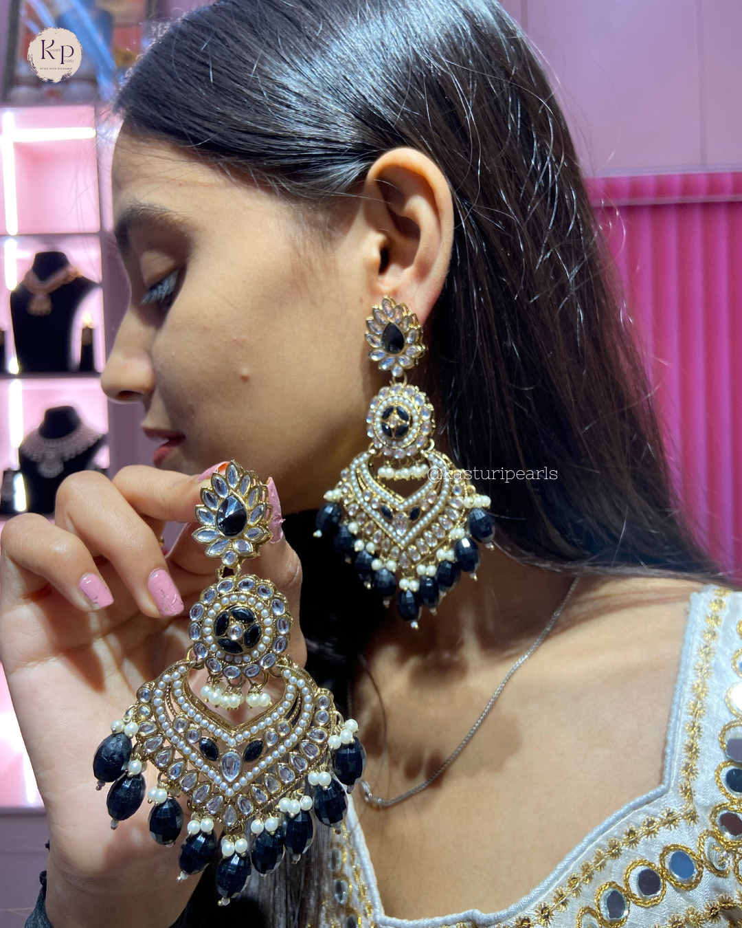 darshita Black Kundan Earrings