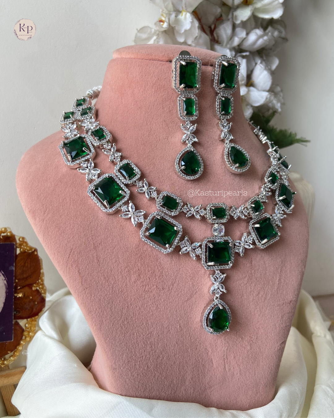 Mrunal Green AD Neckset