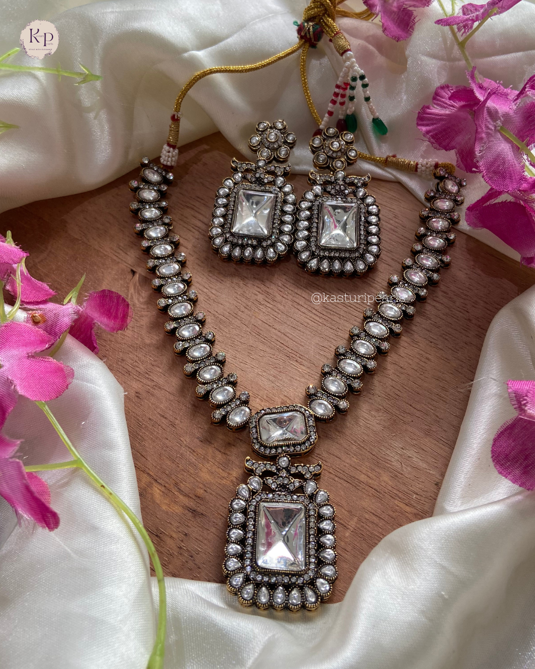 Naira Victorian Polish Neckset