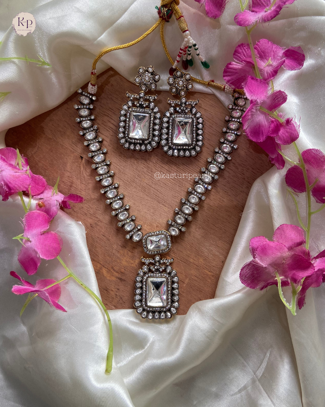 Naira Victorian Polish Neckset