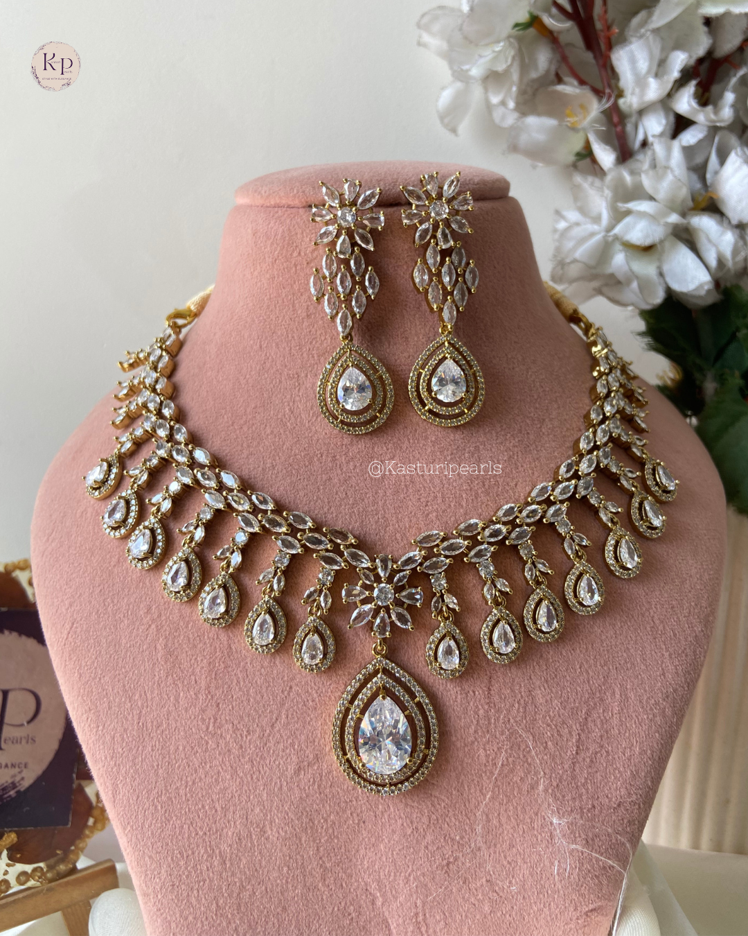 Natasha Ad in Mehndi Polish Neckset