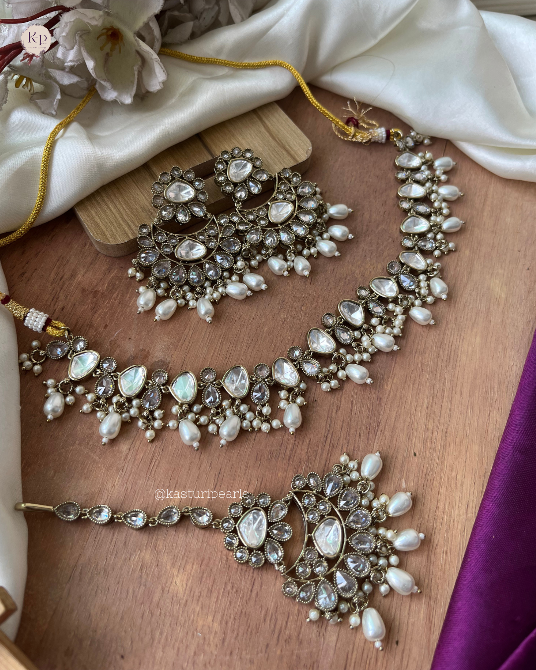 Raha Reverse American Diamond Neckset