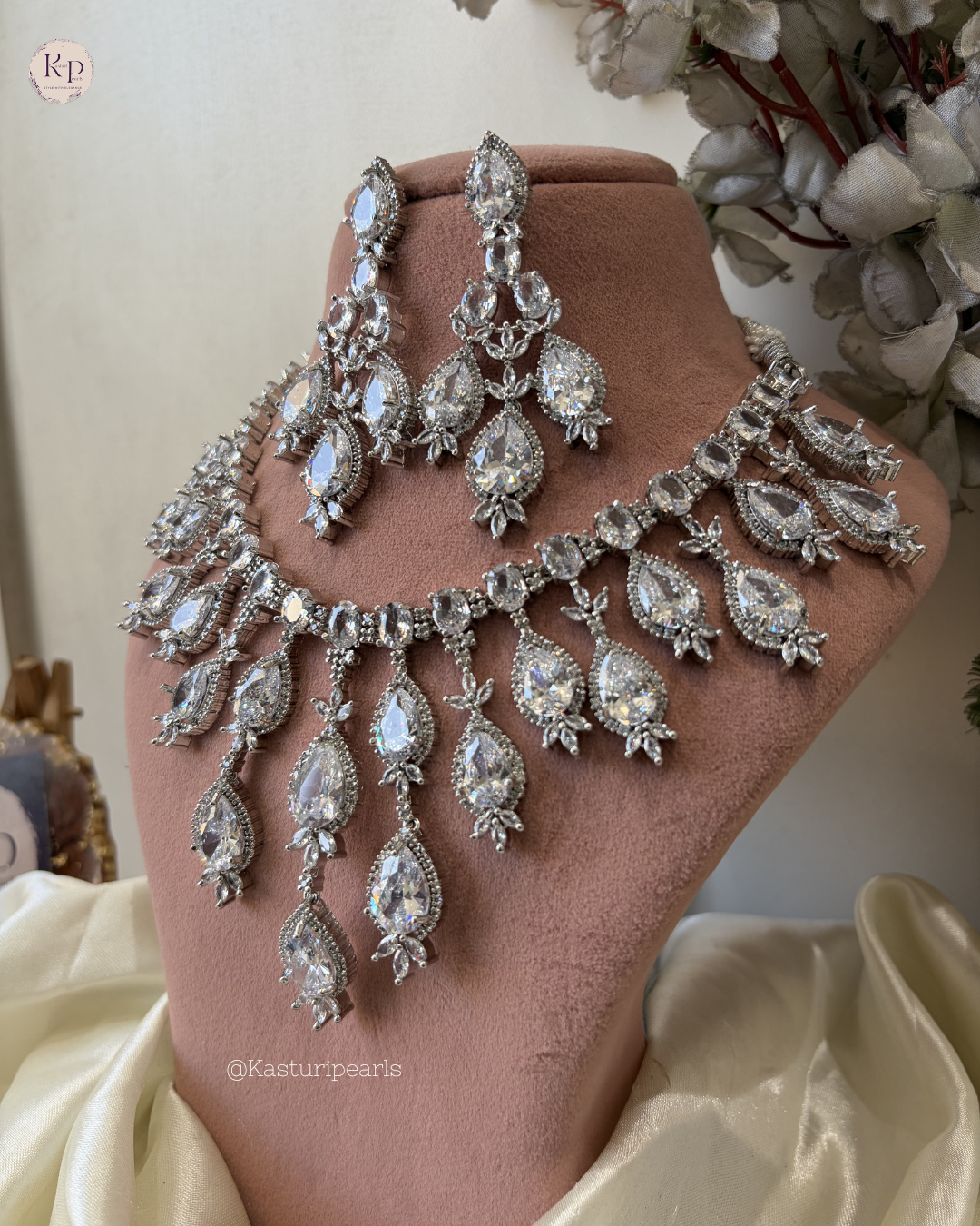 Raziya Ivory AD Neckset