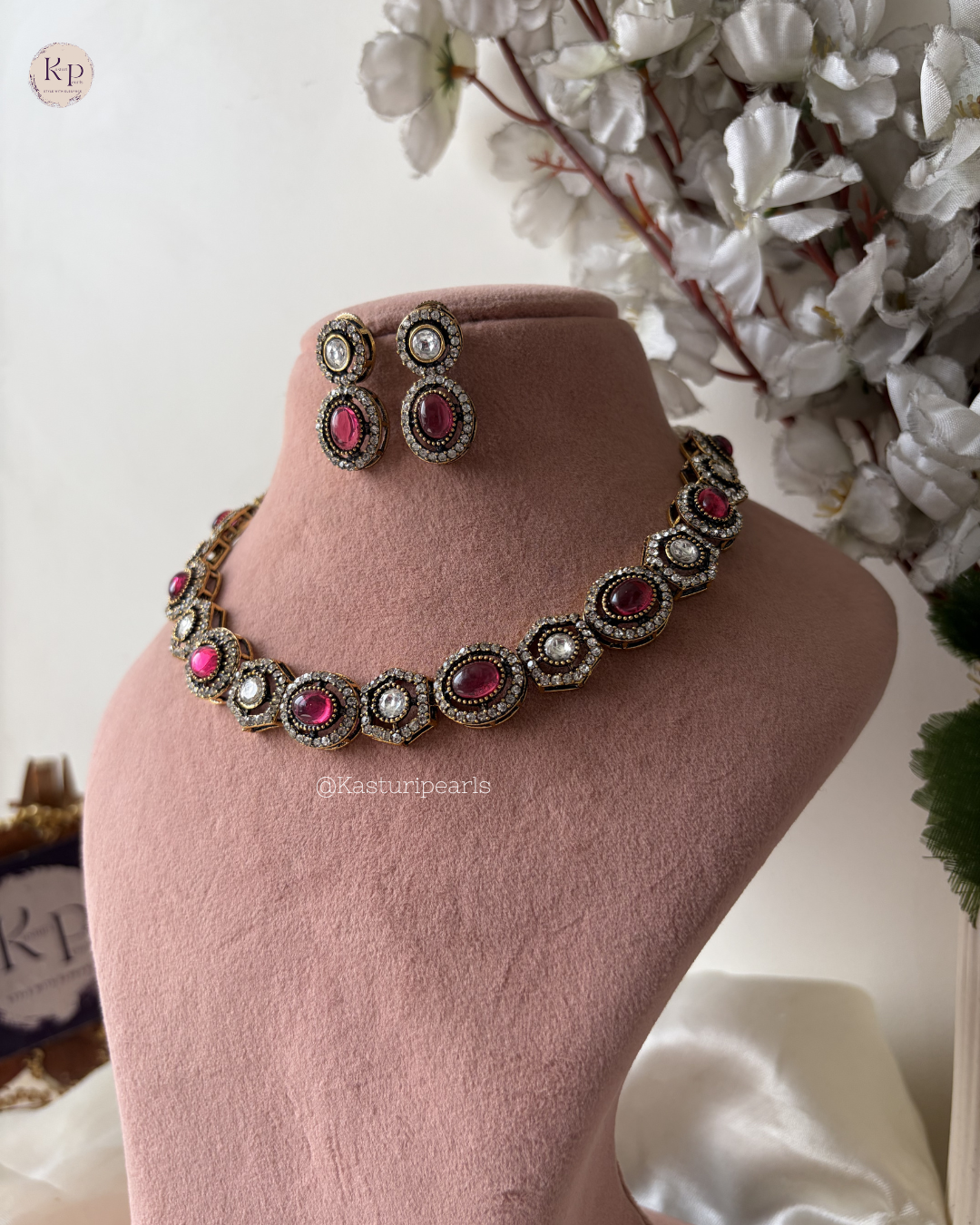 Shakira Mehendi Polish Kundan Neckset