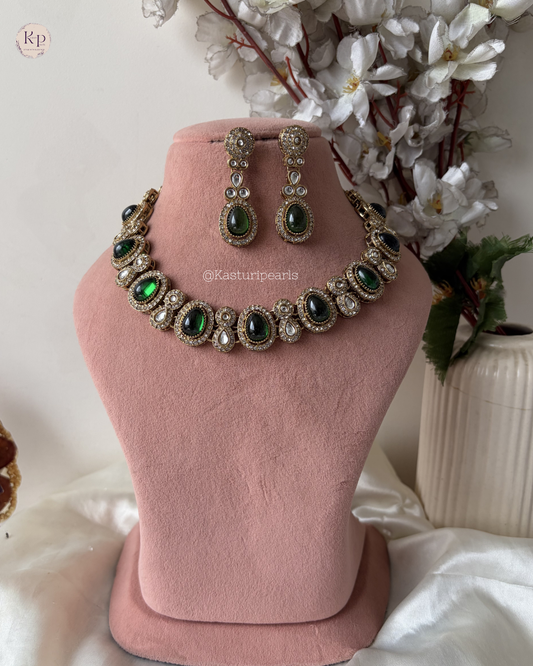 Siyana Green Mehendi Polish Kundan Neckset