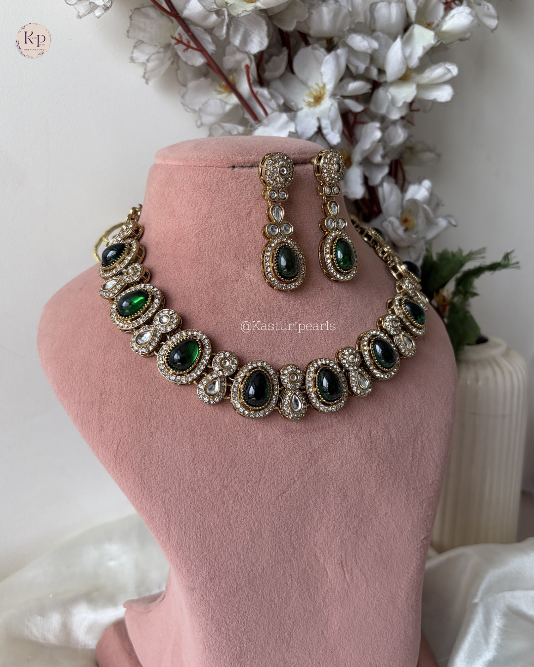 Siyana Green Mehendi Polish Kundan Neckset