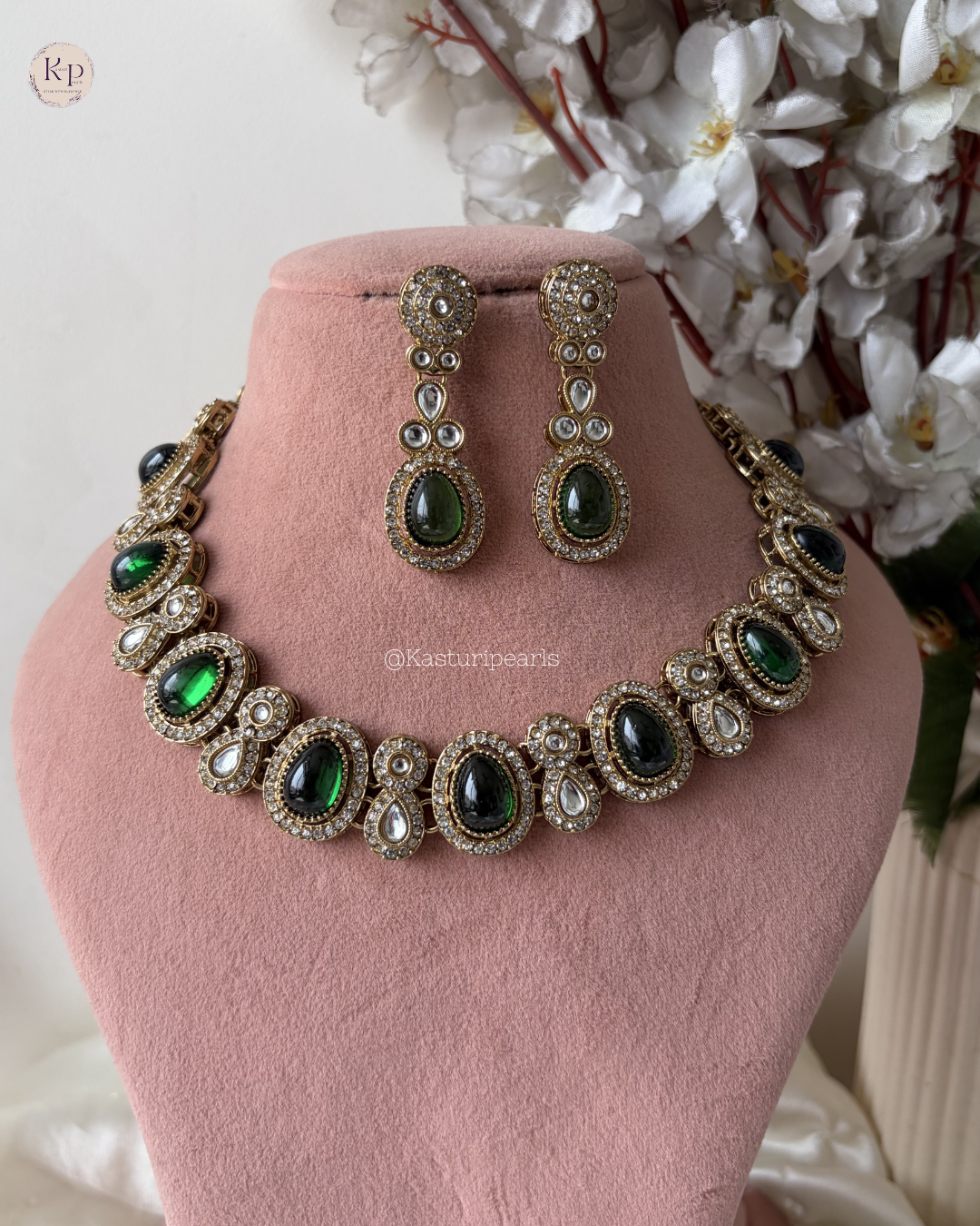 Siyana Green Mehendi Polish Kundan Neckset