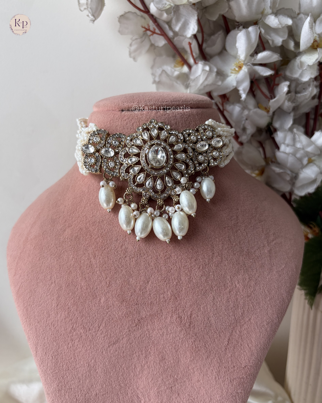 varshika Mehendi Polish Kundan Neckset