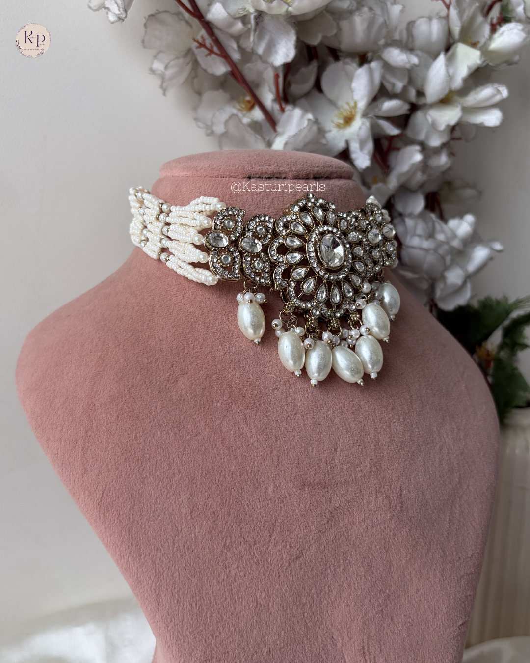 varshika Mehendi Polish Kundan Neckset