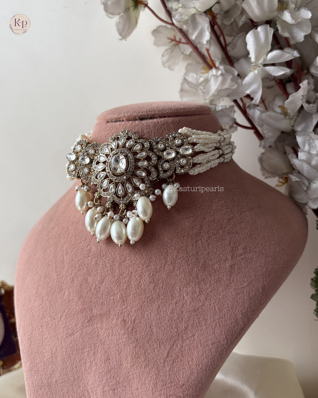 varshika Mehendi Polish Kundan Neckset