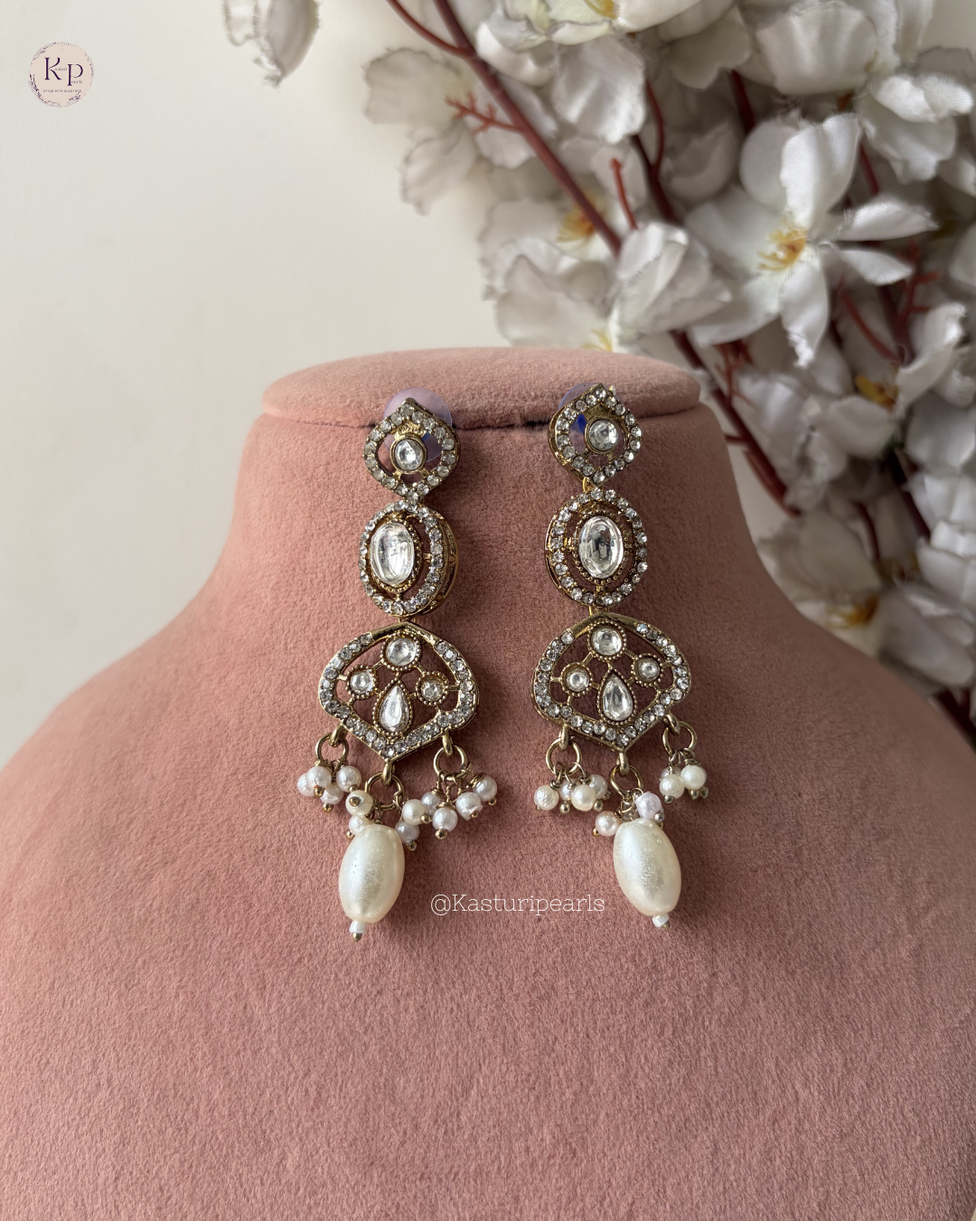 varshika Mehendi Polish Kundan Neckset