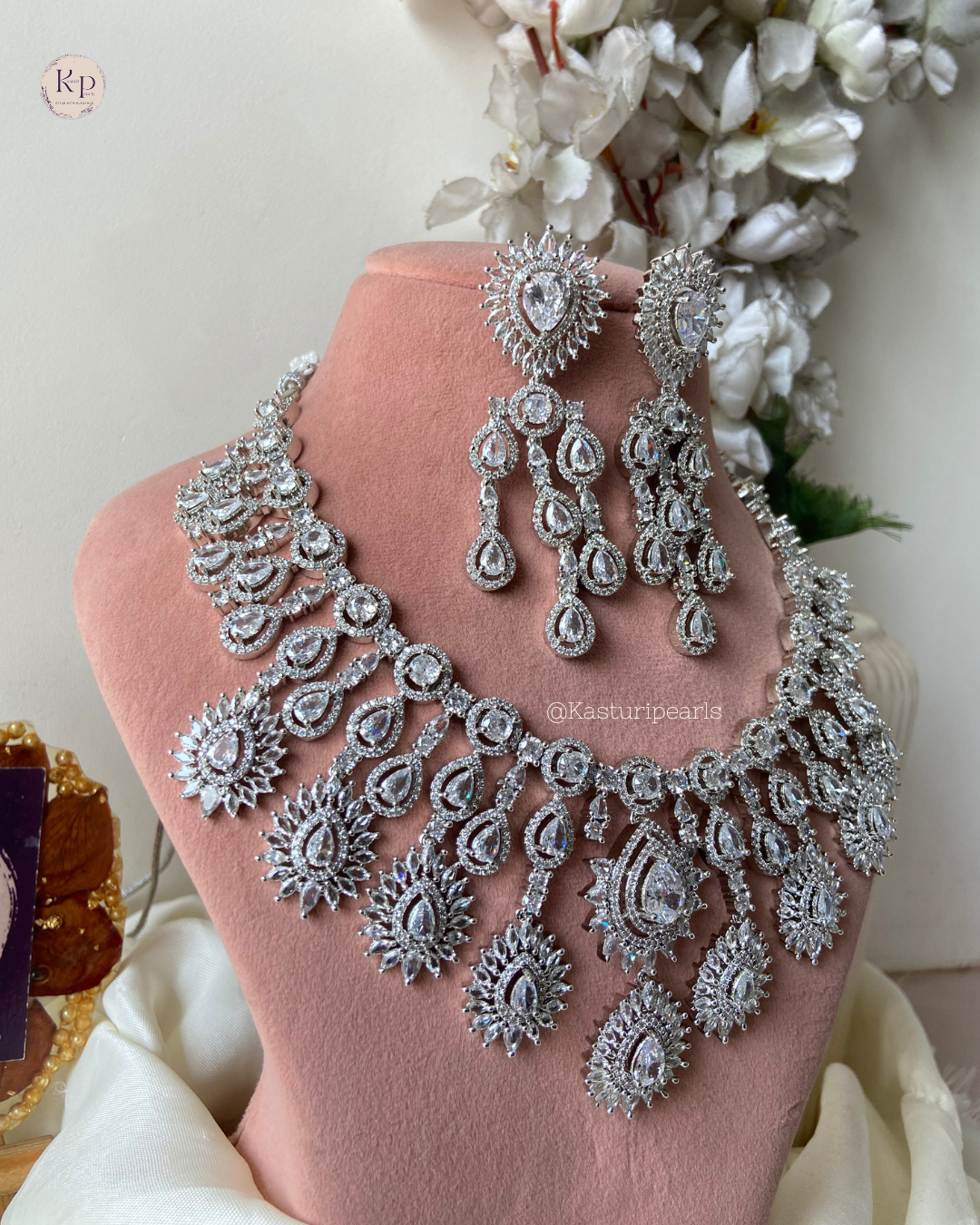 Vishwita AD Neckset