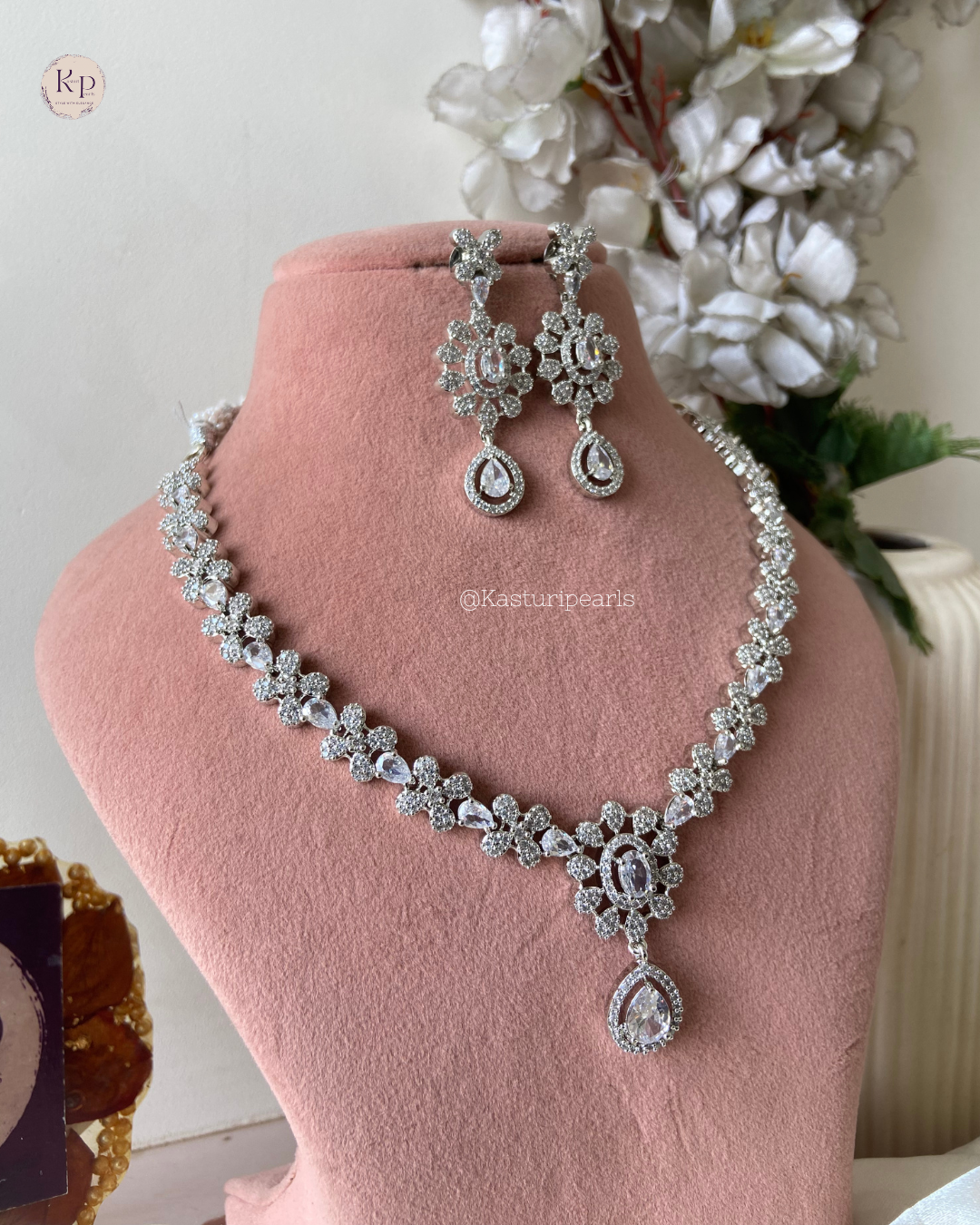 Yashika Ad Neckset