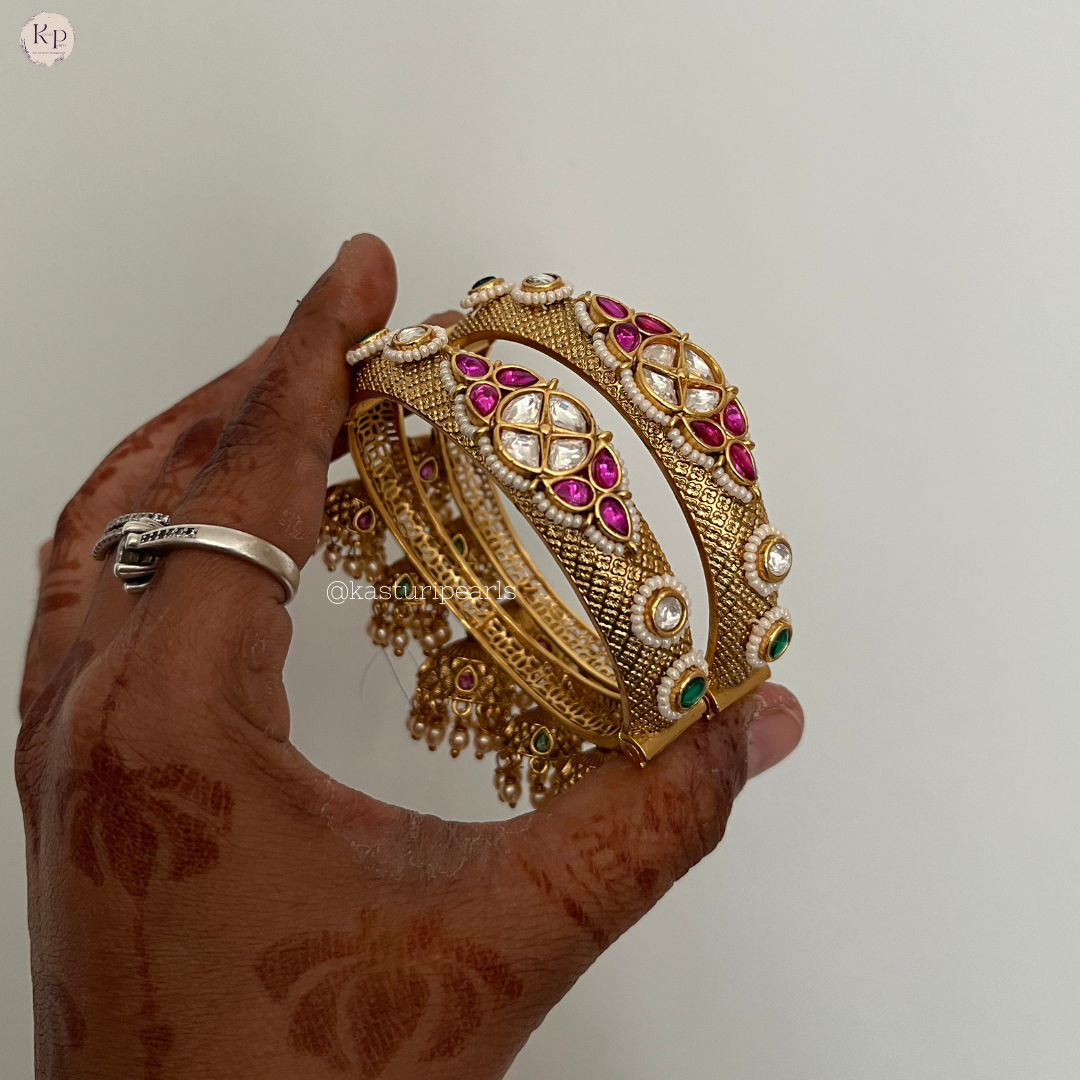 Hridhira Antique ghubghroo bangle set