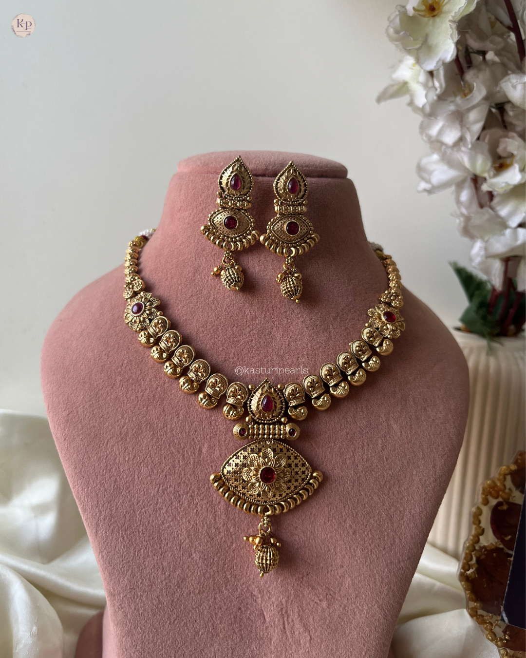 Kunika rajwada Neckset