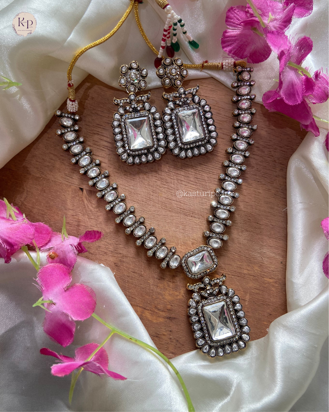 Naira Victorian Polish Neckset