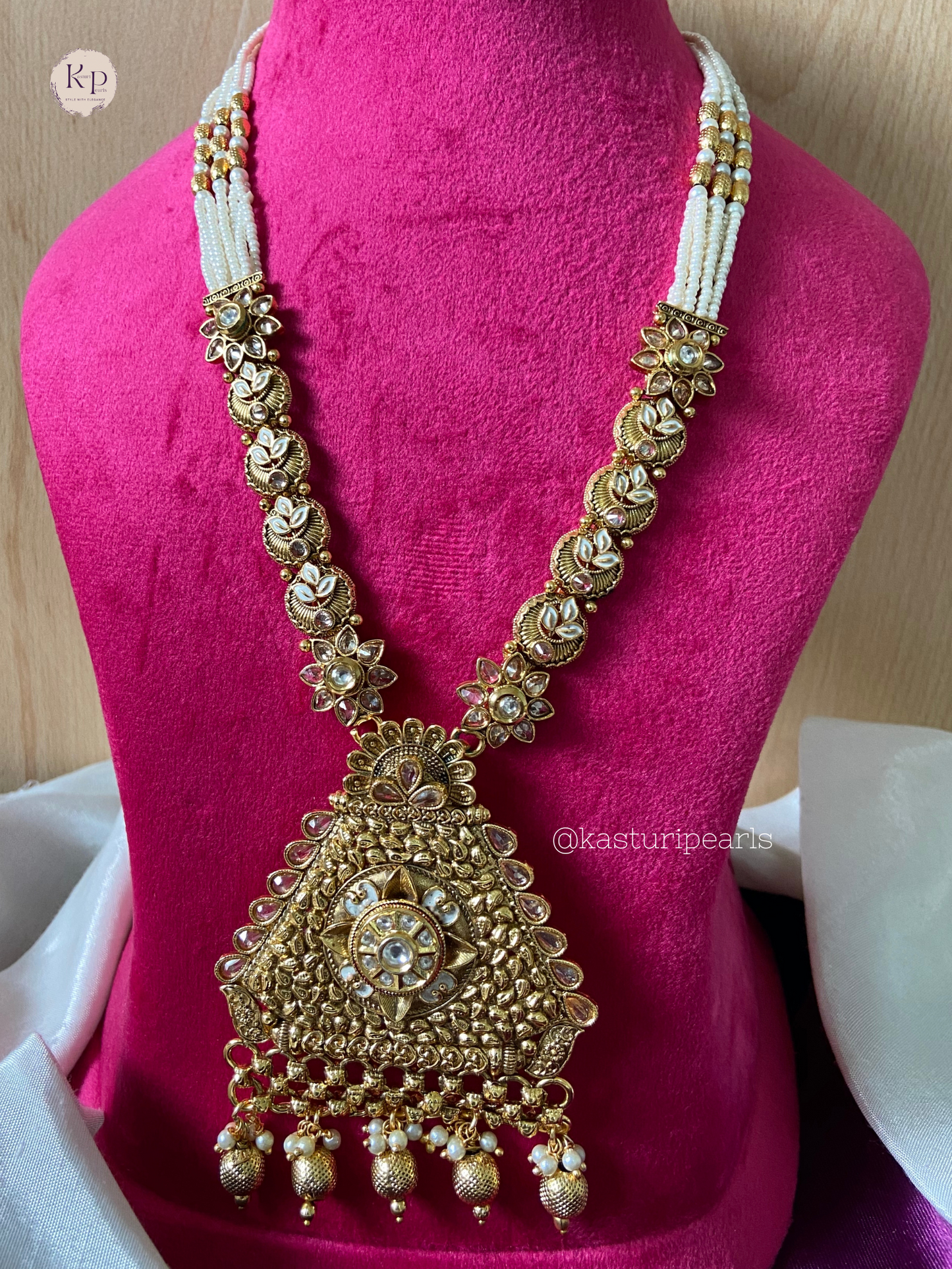 Pariniti Long necklace