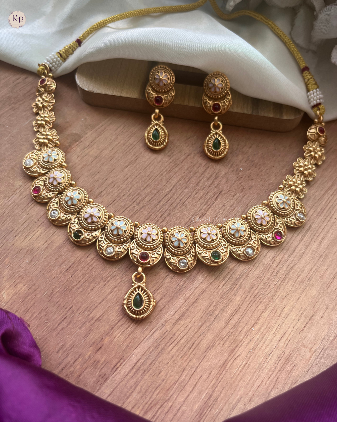 Priya Rajwada Neckset